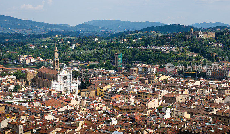 从布鲁内莱斯基大教堂的穹顶俯瞰佛罗伦萨全景