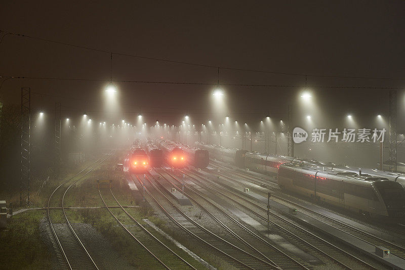 夜晚从欧登塞火车站俯瞰