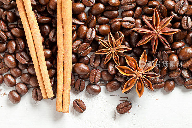 咖啡豆，肉桂和茴香
