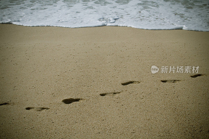 脚步声在沙滩上