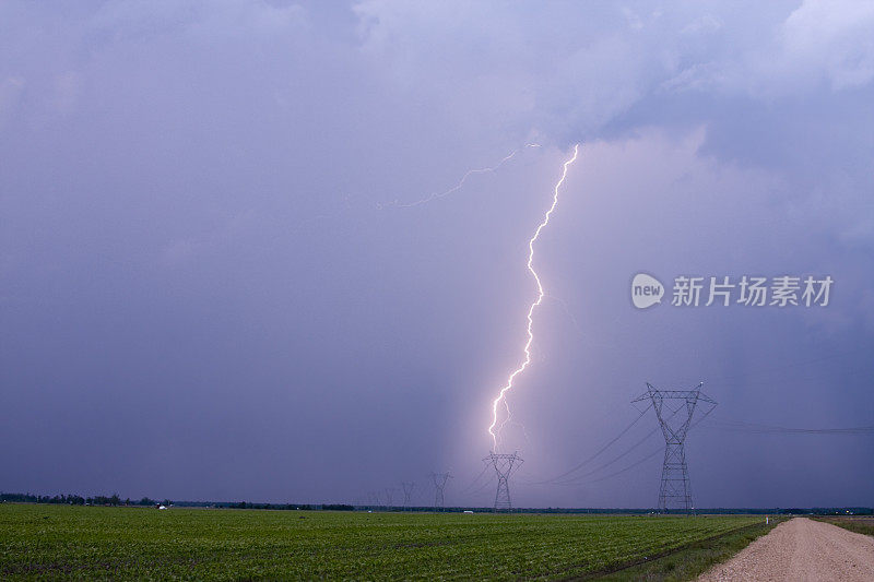 雷击高压电线