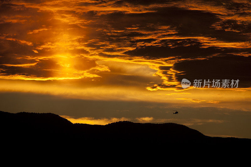 日落与消防直升机科罗拉多斯普林斯