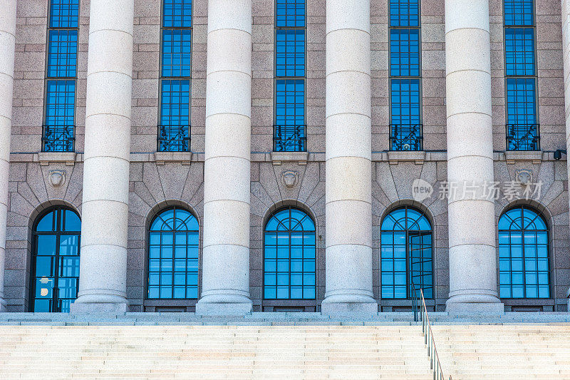 赫尔辛基议会大厦的特写镜头