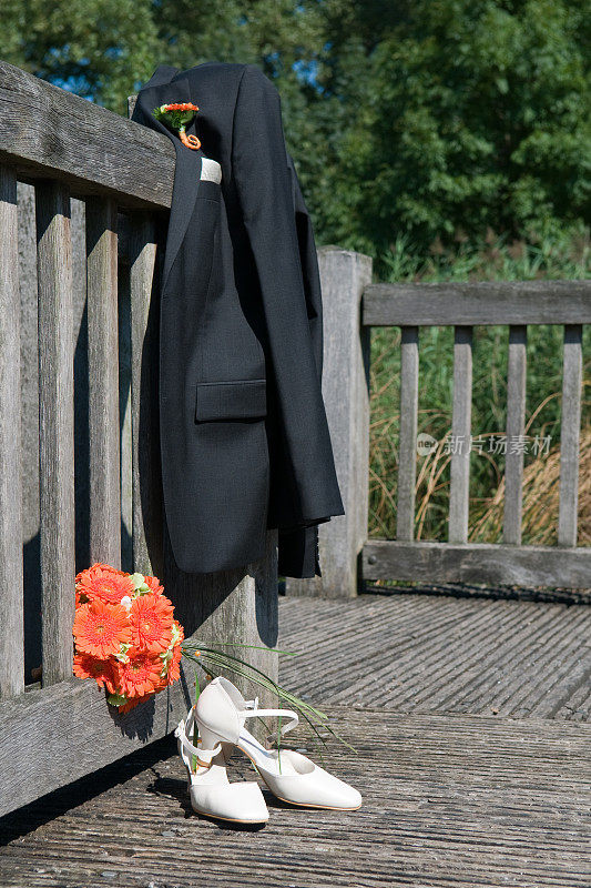 婚礼配件-夹克，新娘鞋和花束