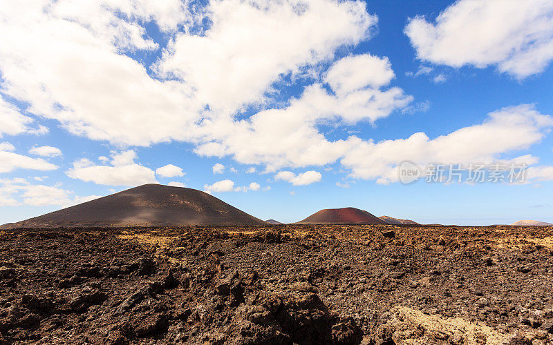 提曼法亚国家公园里标志性的火山