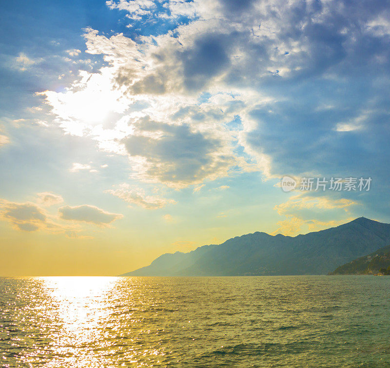 海上日落的天空