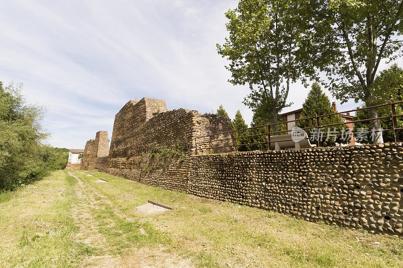 拉斯・莱昂的中世纪城墙