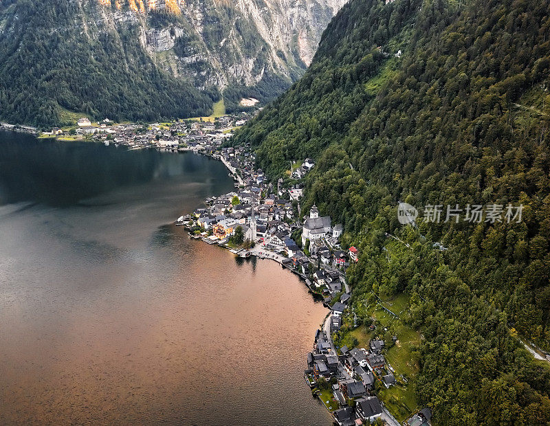 哈尔斯塔特村和哈尔斯塔特See的鸟瞰图，在萨尔兹卡默古特，上奥地利