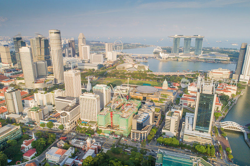 空中视野的城市天际线在新加坡市中心CBD中心