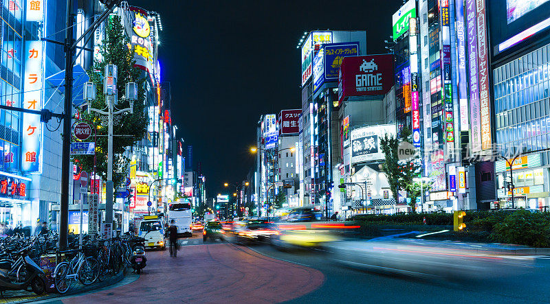 东京新宿街夜景