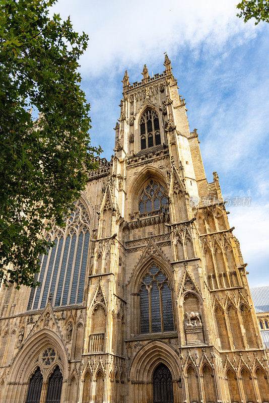 英国约克大教堂正面视图。