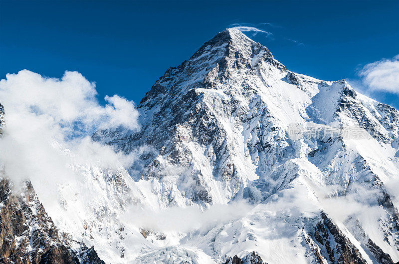 乔戈里峰位于喀喇昆仑山脉