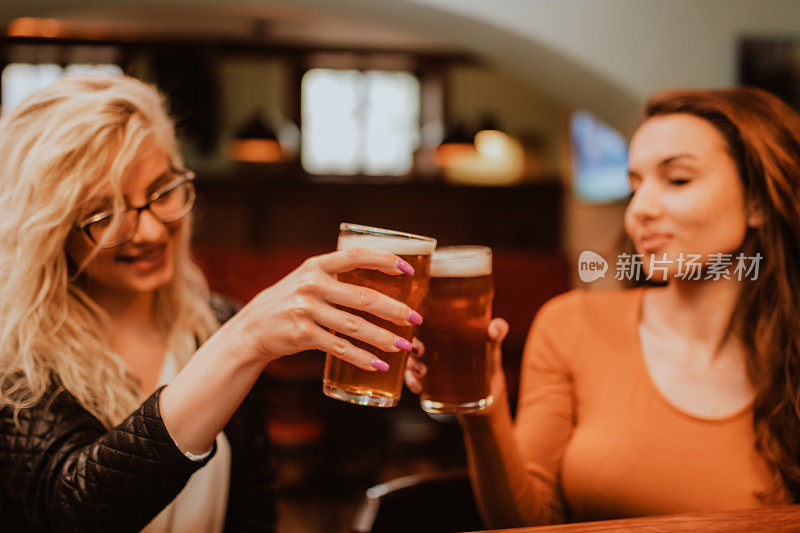 为我们的友谊干杯