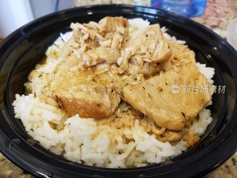 准备猪肉和米饭