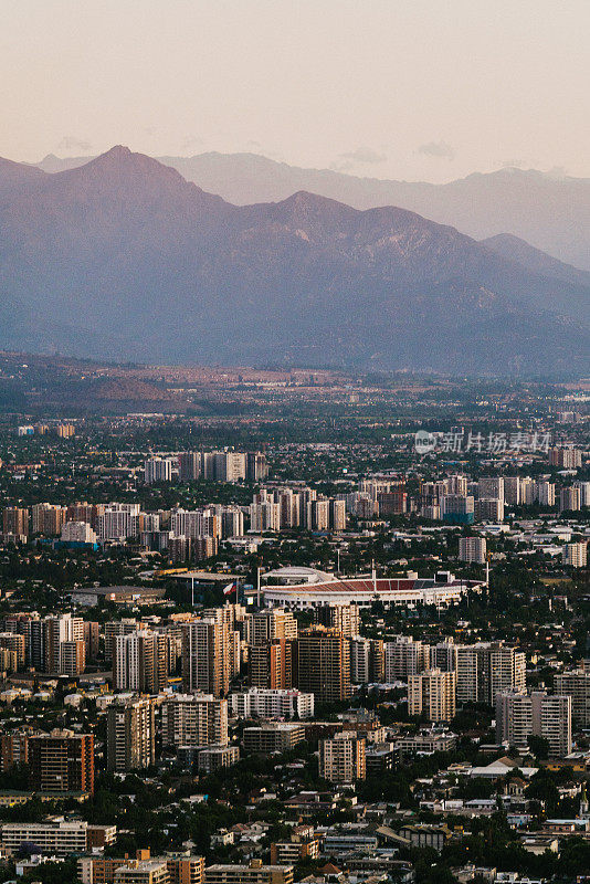 圣地亚哥在夏季日落的风景