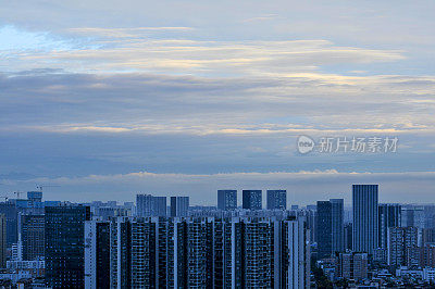 城市天际线在日出，成都，中国