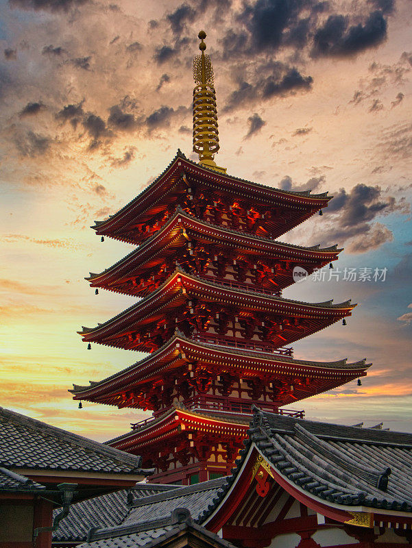 浅草寺的五层宝塔，浅草寺是东京最古老的佛教寺庙