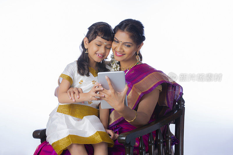 母亲和女儿-股票图像