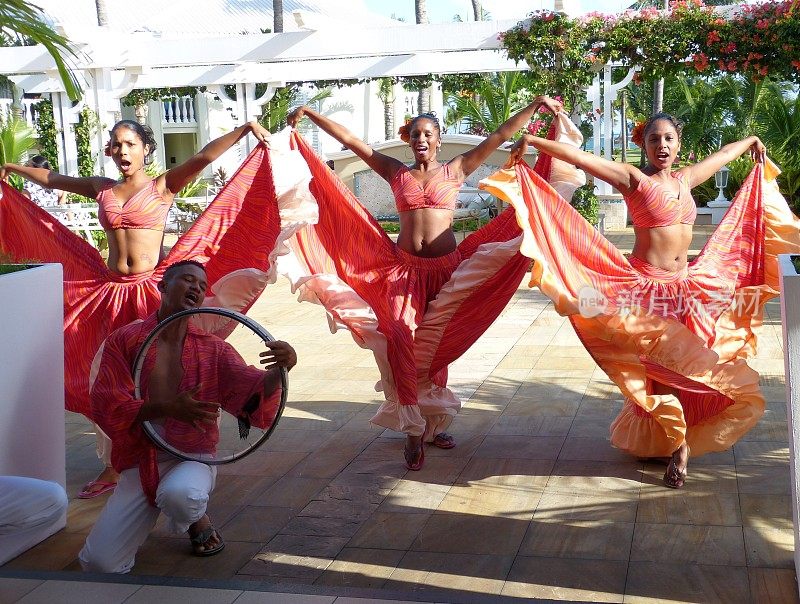 毛里求斯的民族歌舞音乐会，莫里斯才华横溢的年轻舞者和歌手。