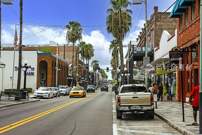 美国佛罗里达州坦帕市伊伯市的主要街道