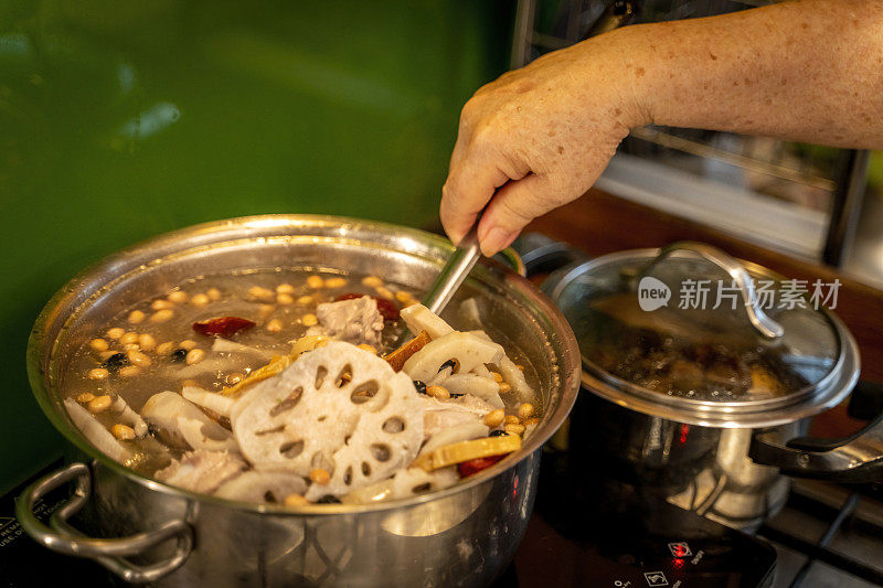 烹饪和制作中国汤