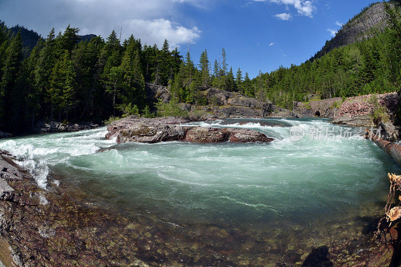 蒙大拿冰川国家公园的一条河