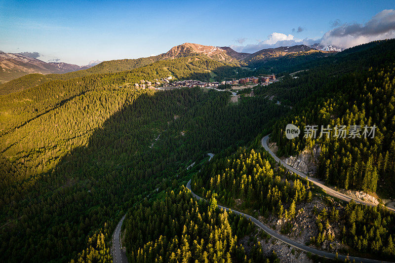 夏天傍晚的山路