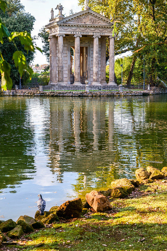 位于罗马绿色中心的波勒赛别墅湖，令人联想和安静的景色