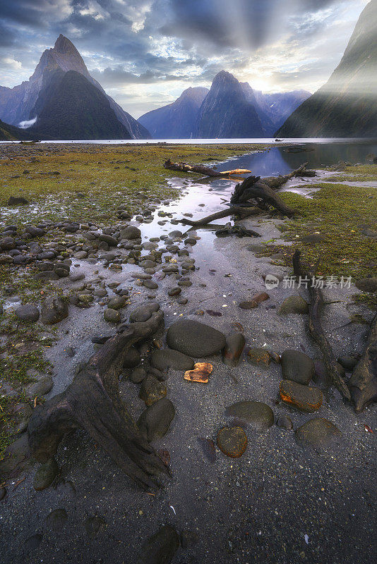 著名的米特雷峰，从米尔福德峡湾，峡湾国家公园，新西兰