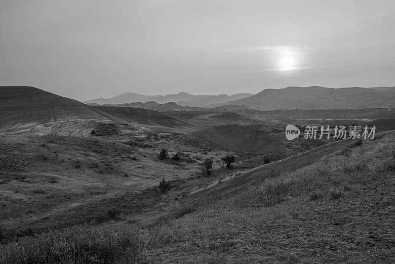 彩绘山单元的日出