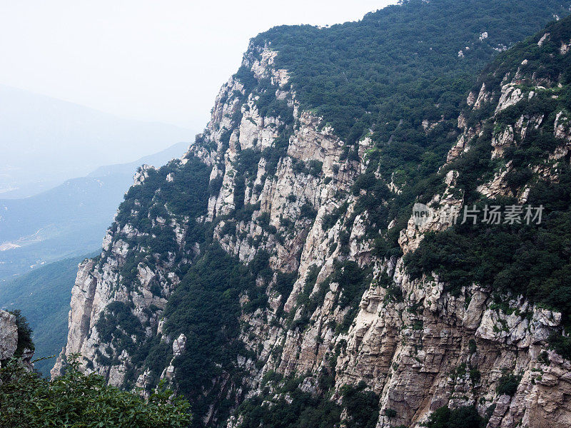 中国河南省嵩山道教圣地的岩层