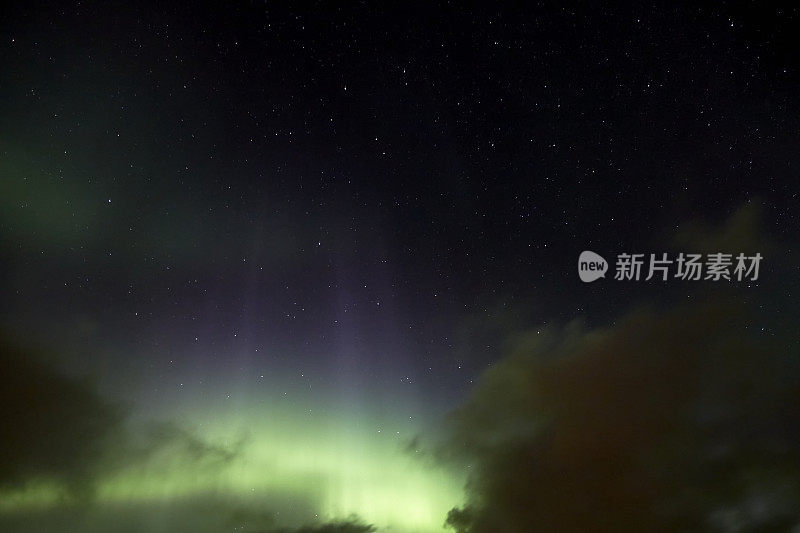 冰岛南部的夜空北极光