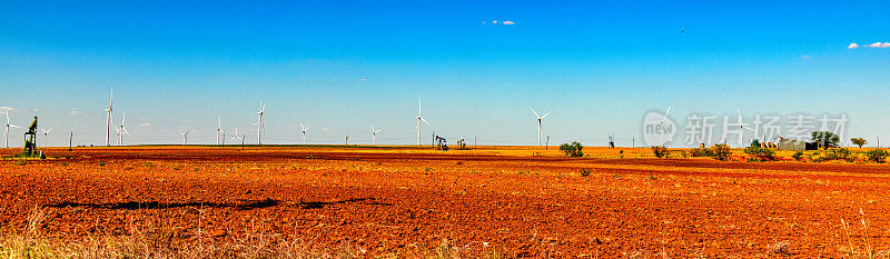 德克萨斯州农田的绿色和化石燃料能源生产