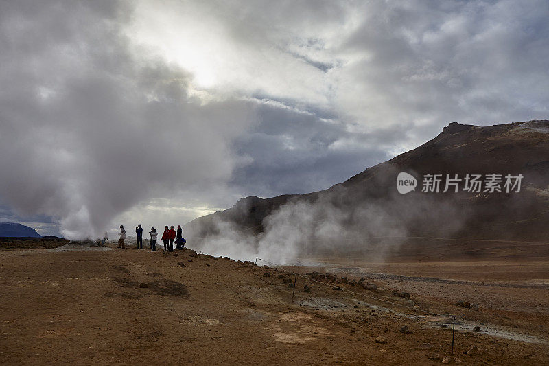 冰岛北部Hverir地热区的蒸汽火山孔