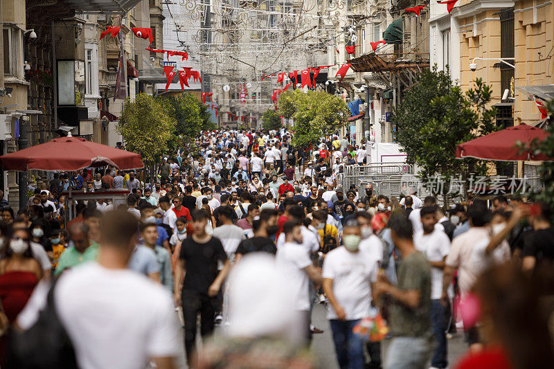 伊斯坦布尔塔西姆拥挤的Istiklal街