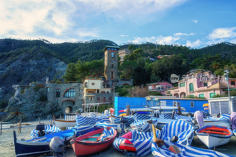 意大利利古里亚地区，五渔村国家公园的蒙特罗索马雷镇，美丽的城市风景