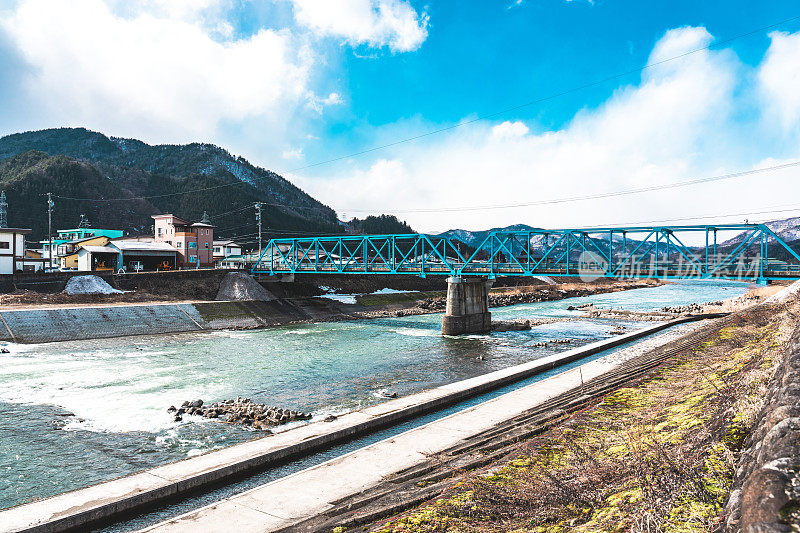 富山乡，日本岐阜县的农村地区，有飞驒河碧水