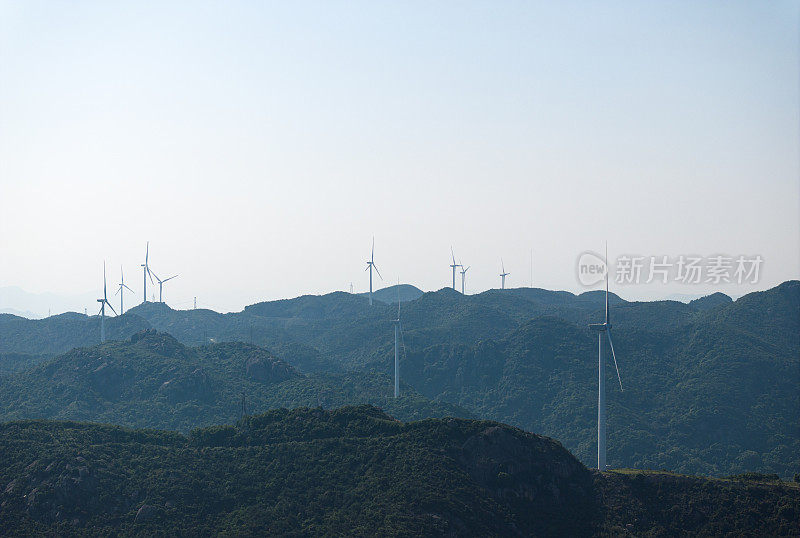 山顶风力发电场，清洁能源