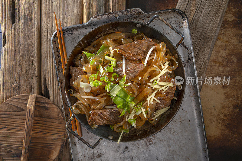 亚洲酱油牛肉面条