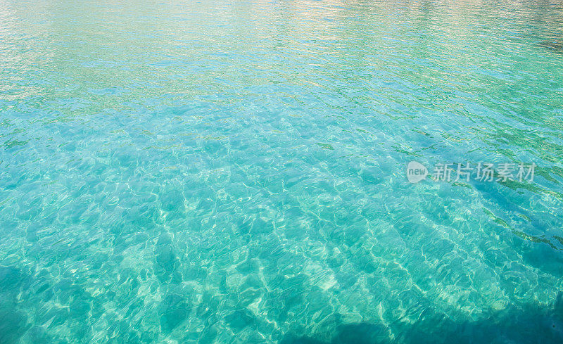 波涛汹涌的海面