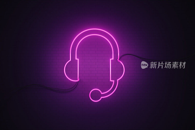 黑色墙壁上紫色霓虹灯画的耳机符号