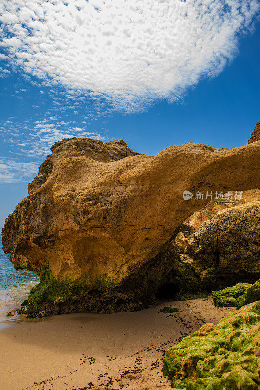 海景岩石图片的海滩在阿尔沃葡萄牙在夏末的太阳