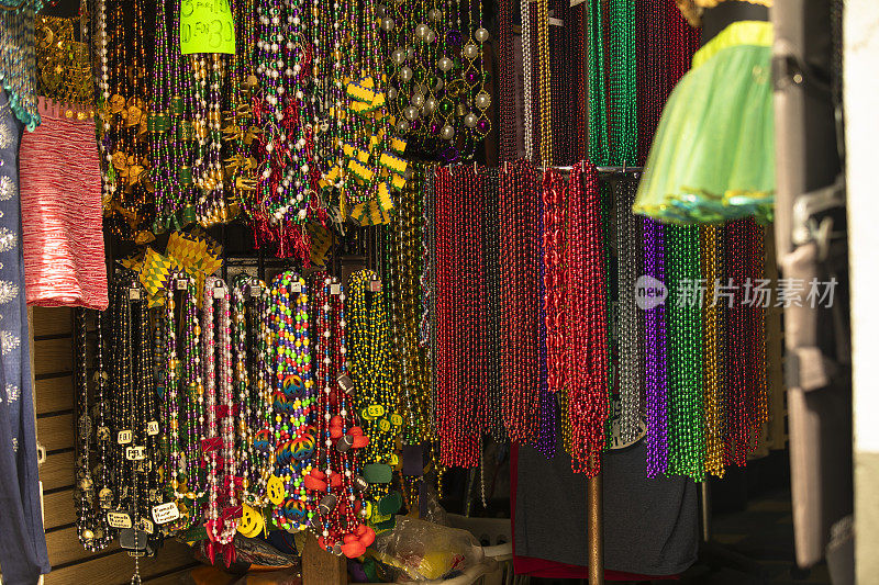 新奥尔良法国区出售的狂欢节珠子