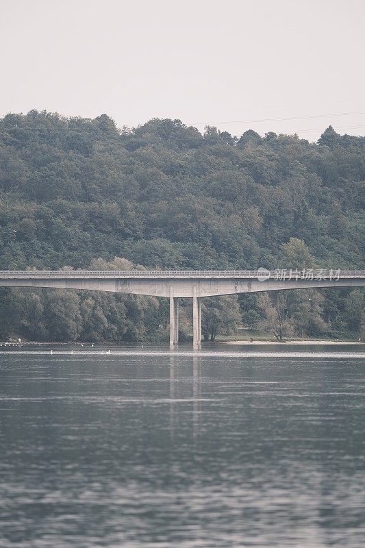 湖上桥