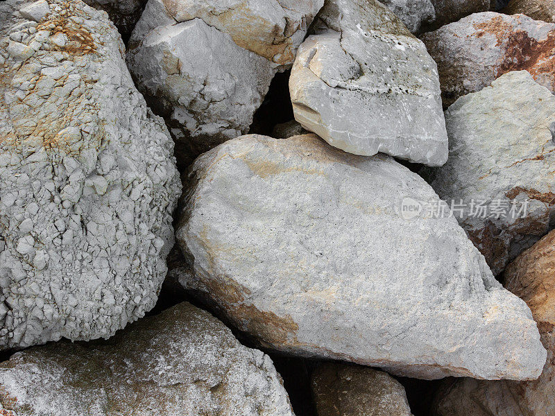 一堆大石头