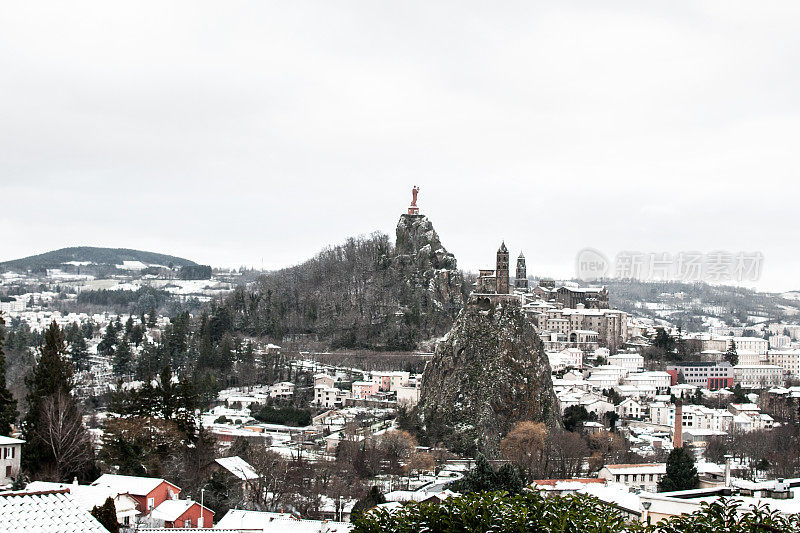 Puy-en-Velay雪下