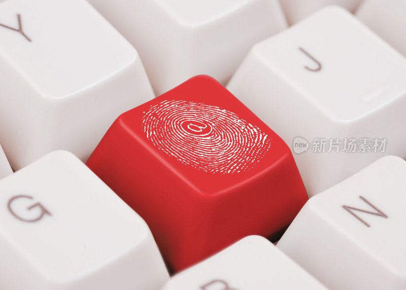 键盘红色键上的指纹