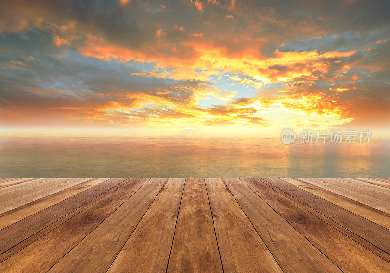 木地板和美丽的日出