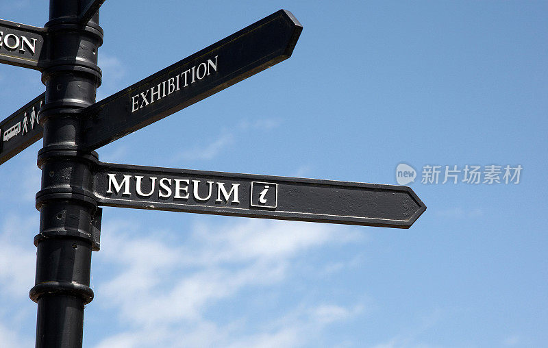 用于博物馆和信息的华丽的锻铁标志
