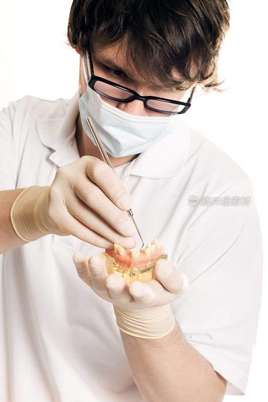 牙医检查假牙